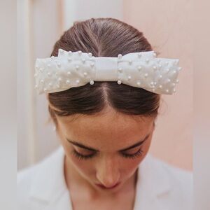UNTAMED PETALS BY AMANDA JUDGE White Pearl Bow Headband